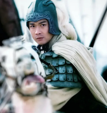 同样是被曹操包围，赵云为何能脱困而吕布不能？——从战场抉择到命运转折的深层解析