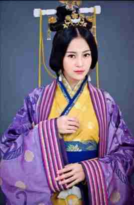 阴丽华当了皇后，她是怎么对待废后郭圣通的？