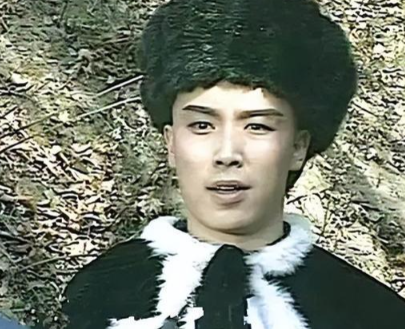 太极暗器对决苗家剑：赵半山与苗人凤的武学巅峰之辩