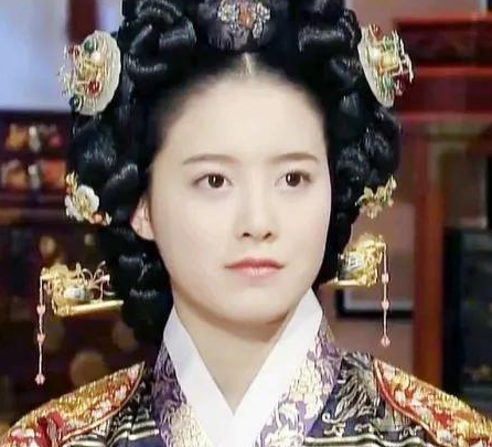 巫蛊与刀光下的修罗场：废妃尹氏与郑昭容的生死血仇