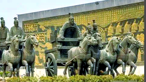 一碗羊肉羹引发的历史风暴:羊斟的“私怨”与春秋的“公义”