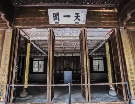 民间藏书楼护书人,战火淬炼的典籍守护传奇